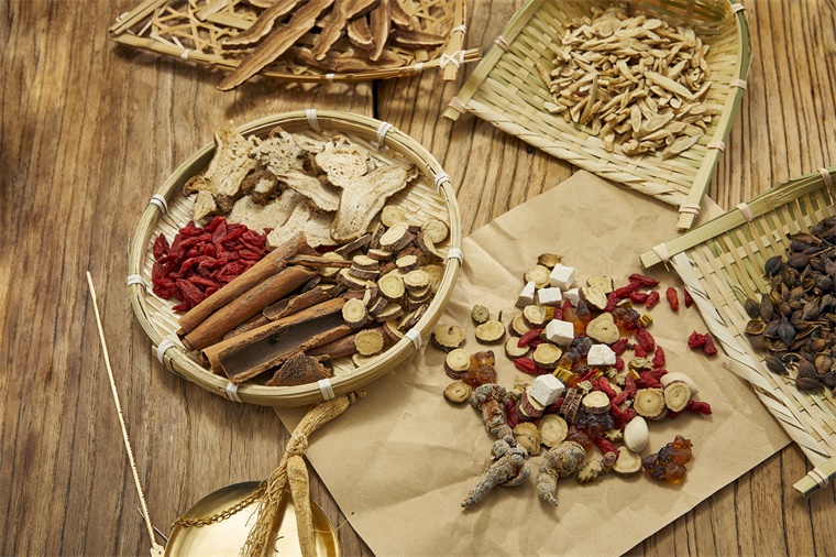 传统中药与现代保健品的对比展示