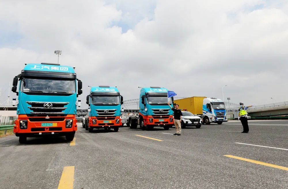 上海洋山港无人集装箱运输