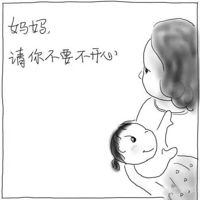 产后妈妈疲惫微笑