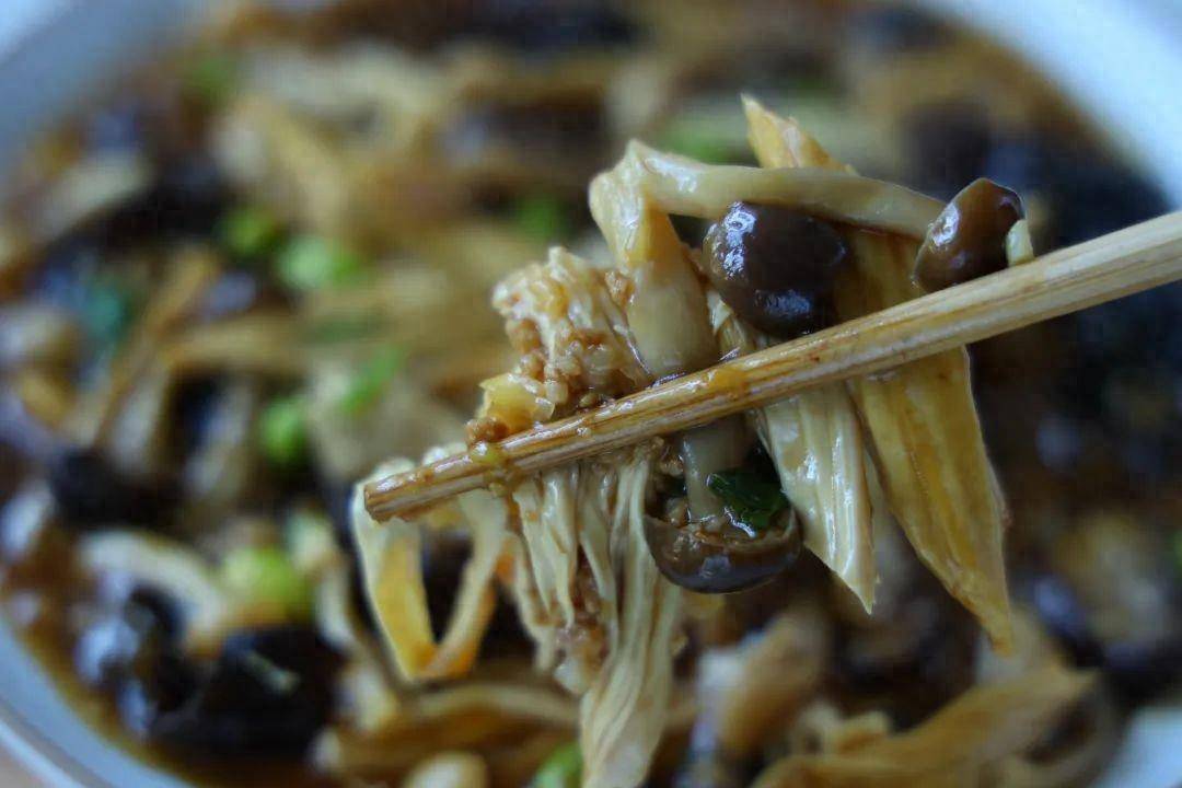 餐桌上的美食与懒人