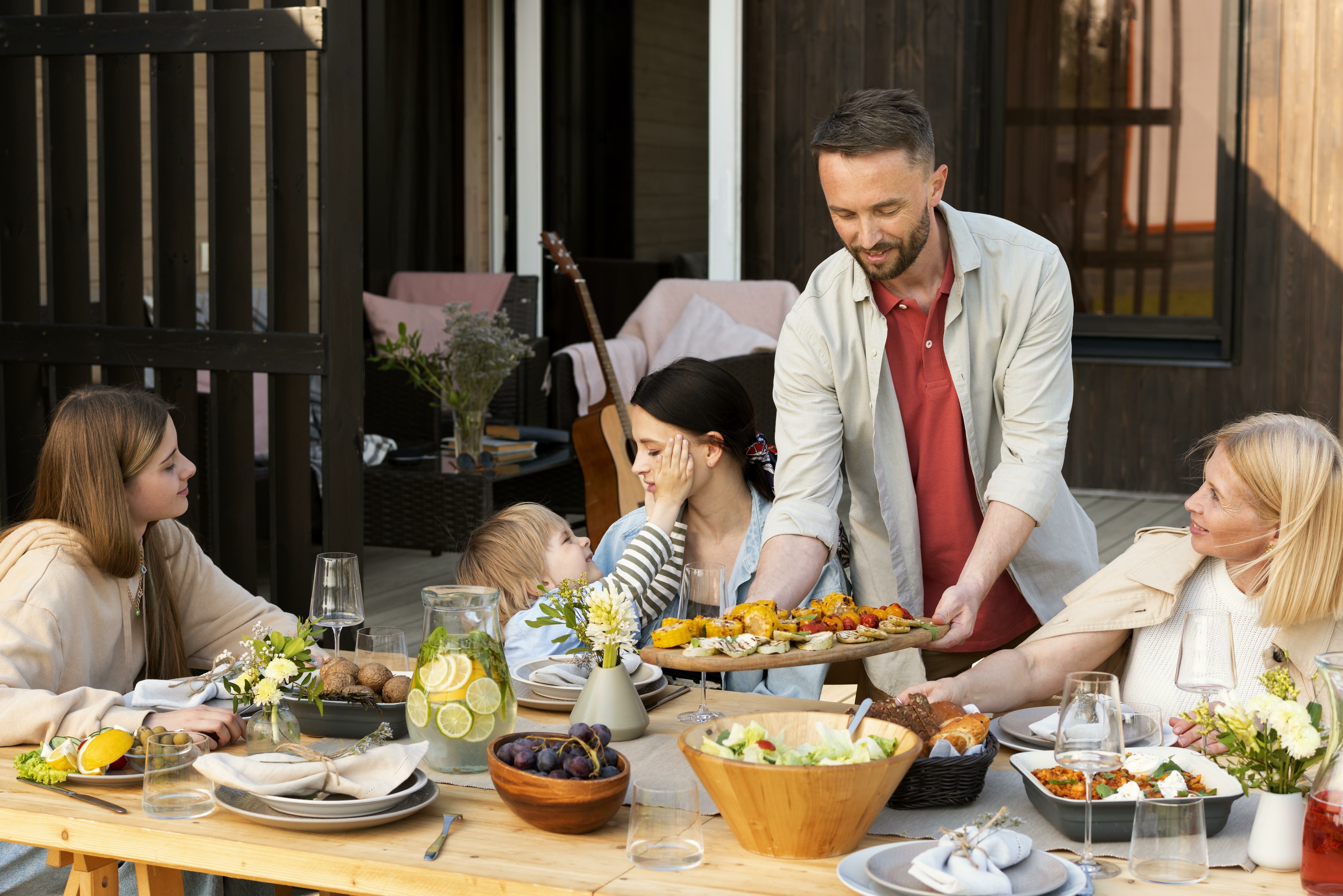 家庭聚餐的温馨时刻